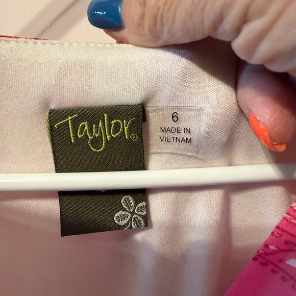 Taylor Pink and White Dress - Picture 4 of 7